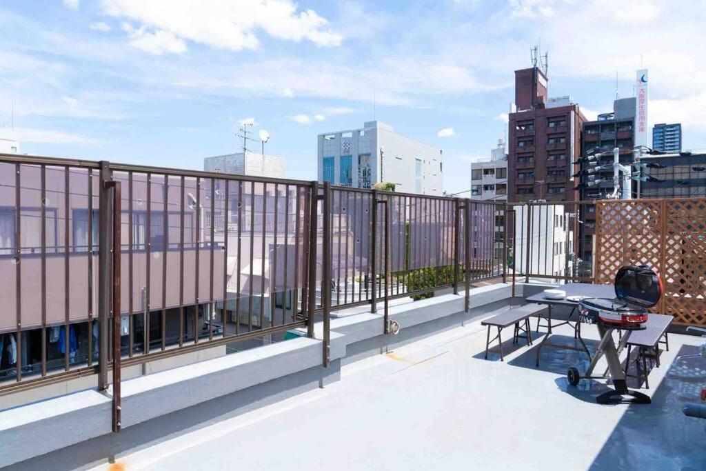 Sanacion Namba 難波千日前の5Ldk120平米 駅徒歩2分 広々バルコニーでバーベキューも可能 Leilighet Ōsaka Eksteriør bilde
